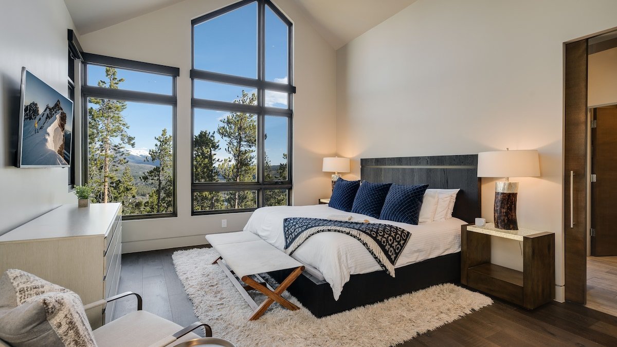 Hot Tub + Ski Shuttle – Vickery’s Vantage gallery image 5