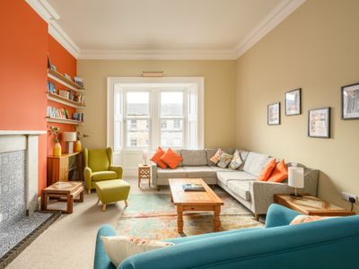 5-BR 3-BTH Newington Apartment – Modern & Spacious