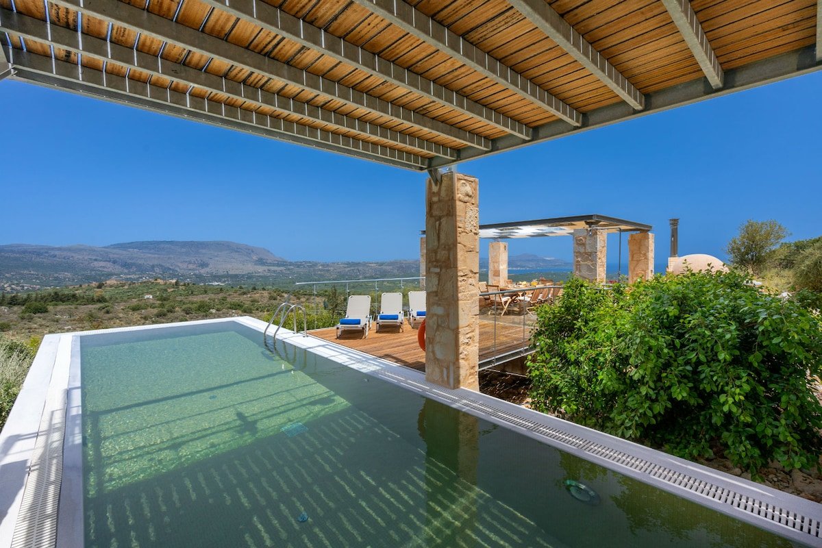 Luxury Private villa with Pool & Splendid Views gallery image 4