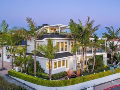 Bayfront 4BD Home- Rooftop Deck w/ Hot Tub & BBQ!