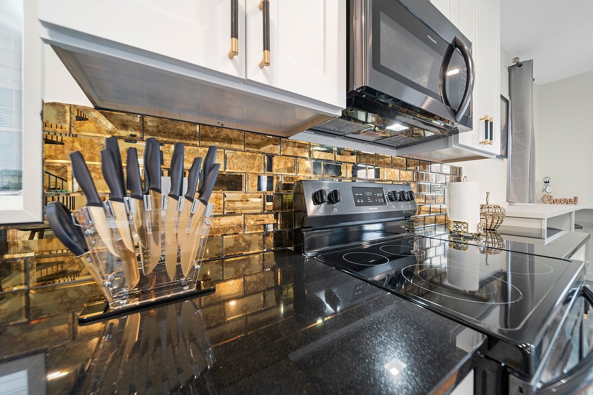 Sleek Sky-Blue#2 -3 Level Townhome Sleeps 11 gallery image 5