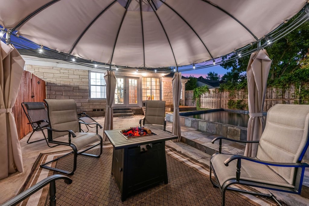 NEW Safari House! Two Primary King Bedrooms + Pool gallery image 3