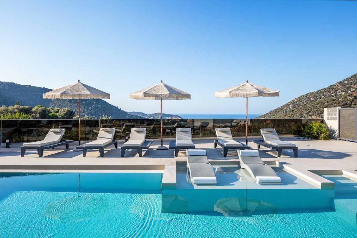 Villa with Sea Views, Fire Pit & near beach gallery image 2