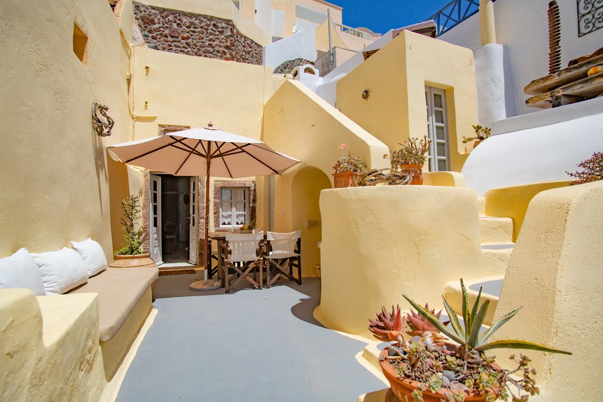 Zoe Aegeas private cave villa