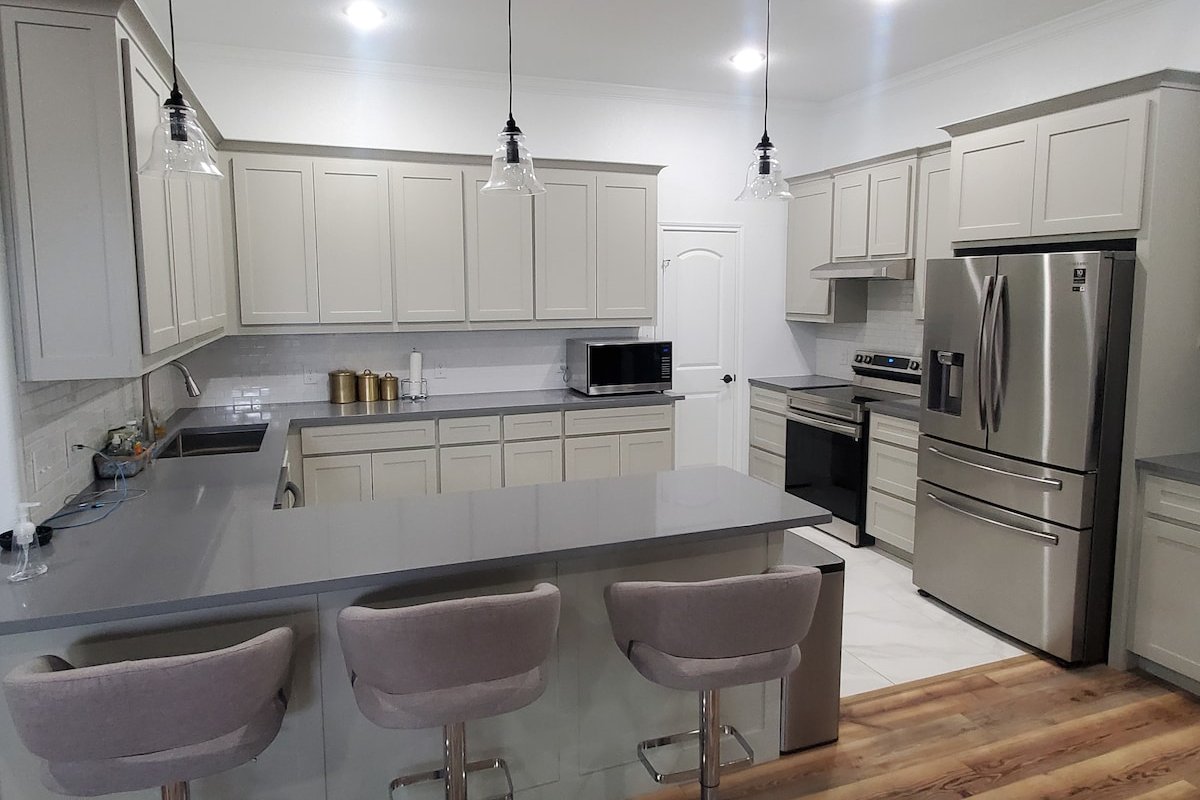 New home in great location ideal for large groups gallery image 3