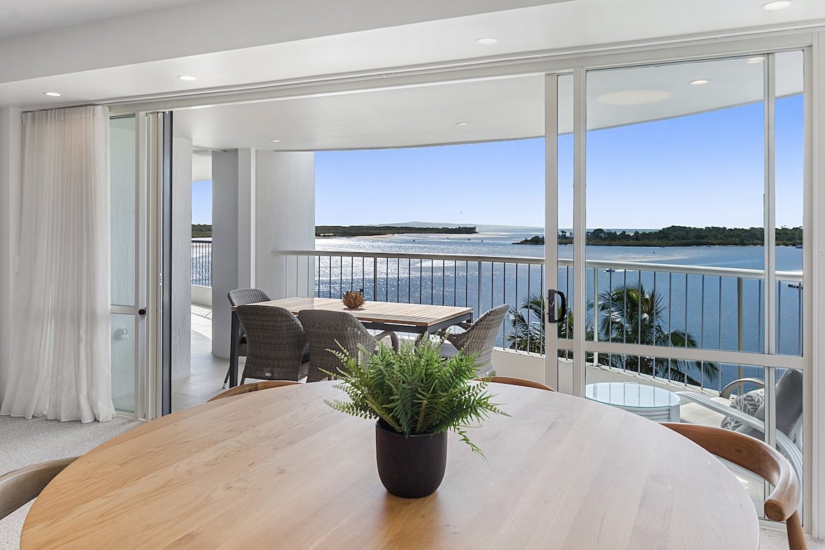 Alluring Riverside Penthouse gallery image 2