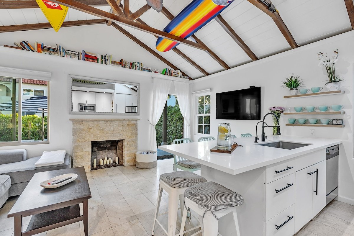 Friends & Family Beach Retreat -Steps to the Sand. gallery image 5