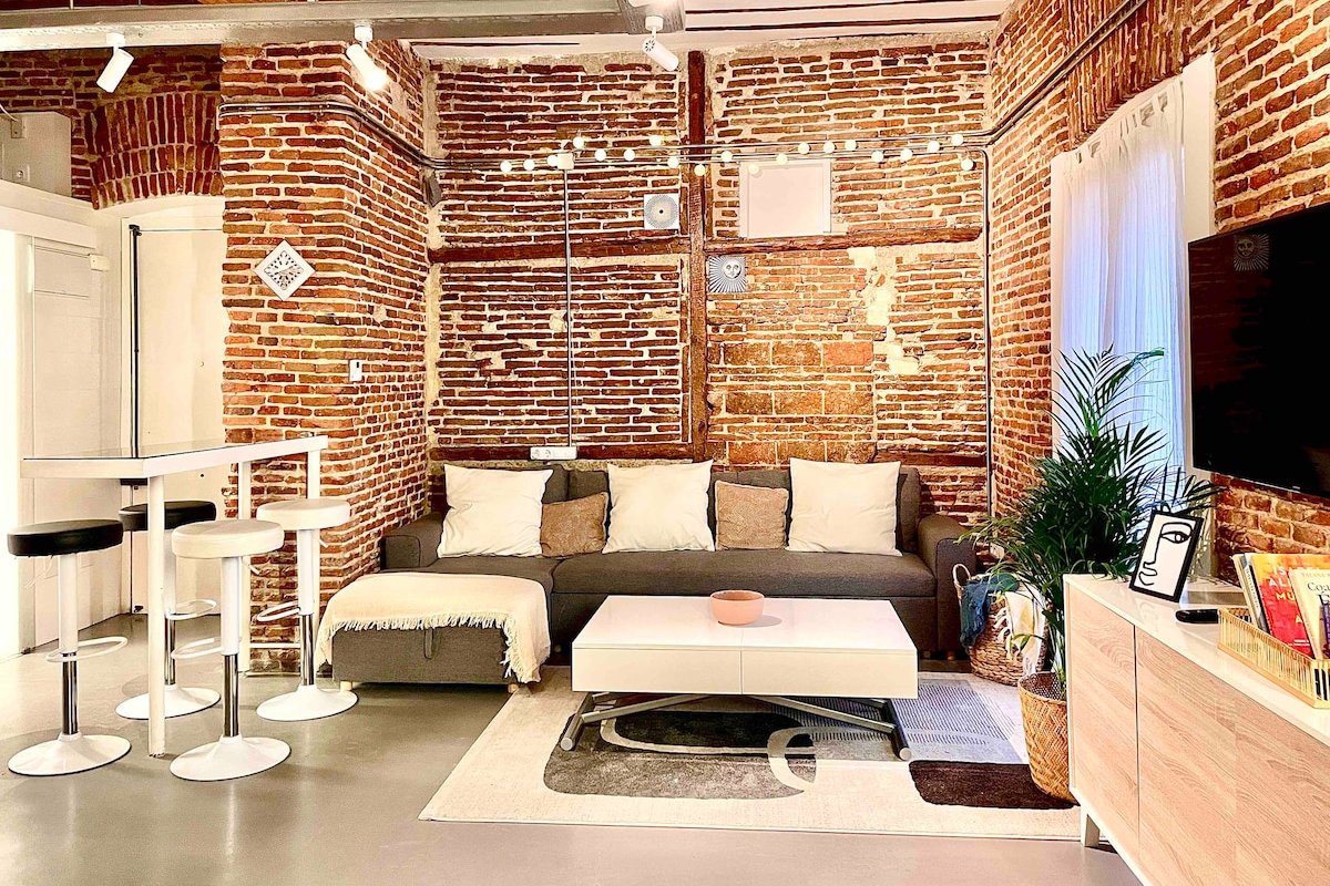 4-AMAZlNG!_5*_2Bdrms+2Bthrms+5beds_superCENTRAL gallery image 2