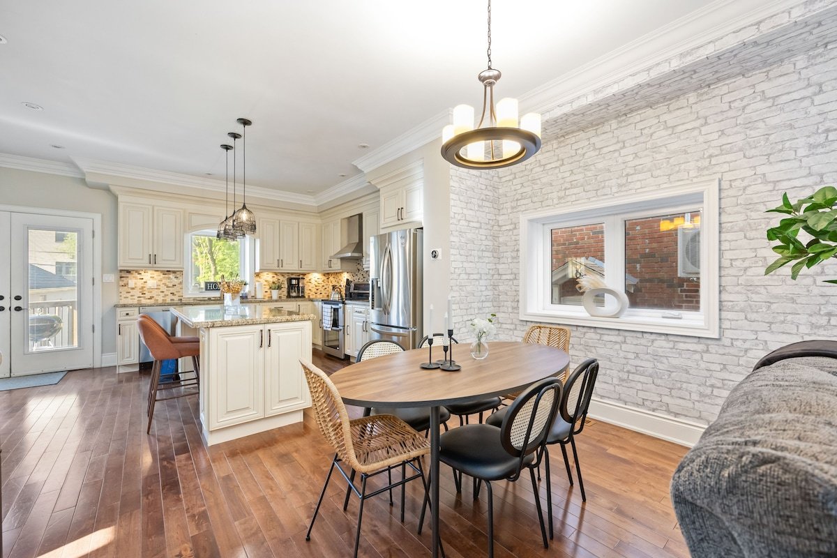 Luxury 5BR | 4 Bath | 10 Min to DT | Free Parking gallery image 5