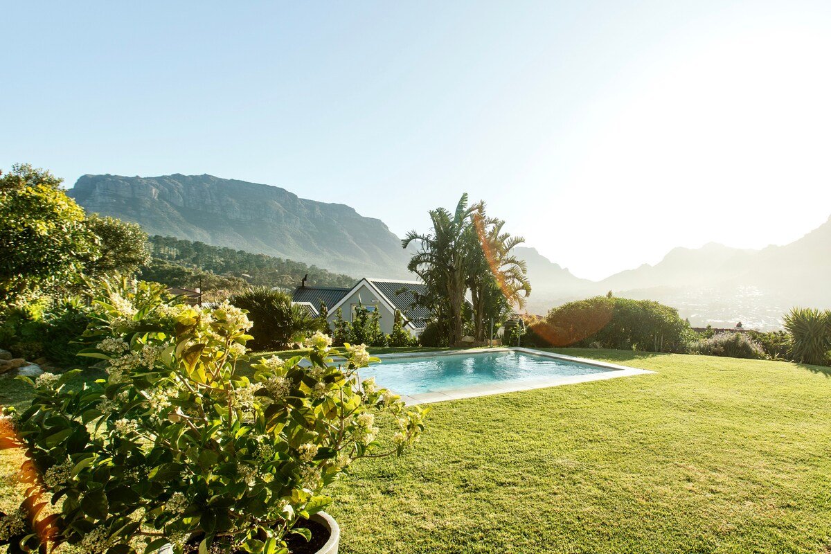 „Out of Africa“bordering Nature Reserve with view! gallery image 5