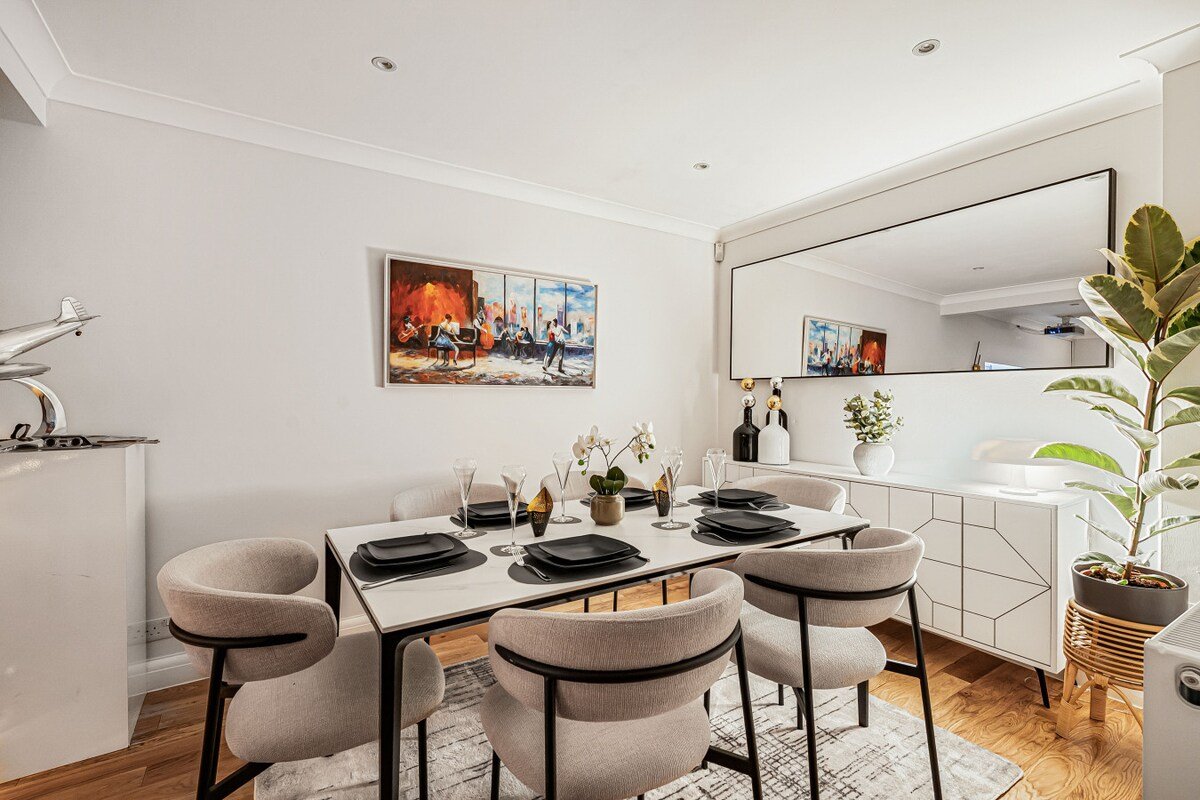 Luxury Knightsbridge Home – Gym, Cinema & Jacuzzi gallery image 5