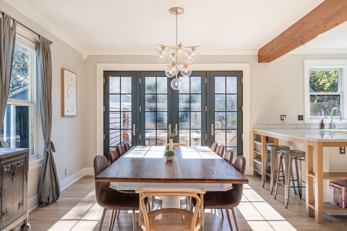 Charming 4B2B SFH Walk to CapHill w/ Backyard