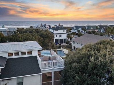 4202 Palm Blvd. – 7bd, pool, putting green