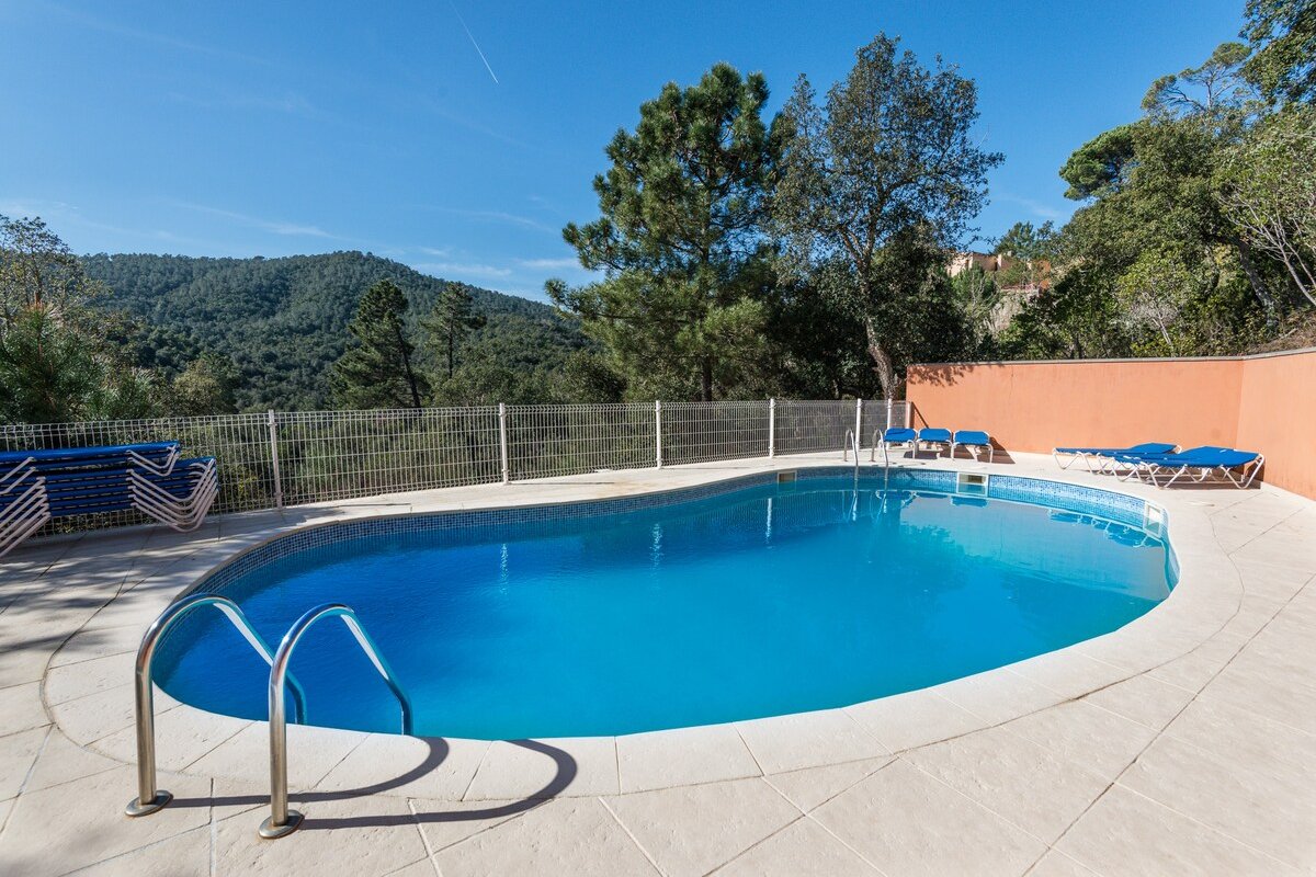 Villa ideal 4 o 5 familias 8 hab. 6 WC tranquila gallery image 3