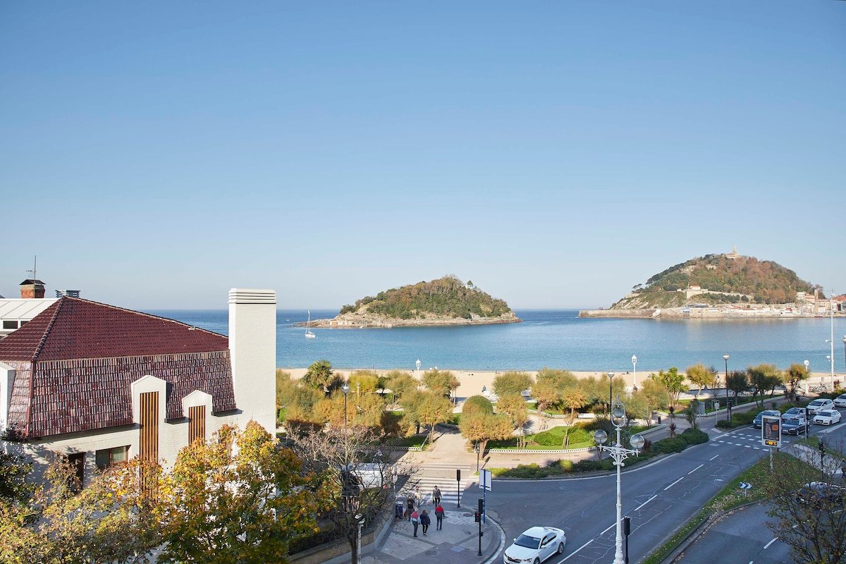 Mayflower by FeelFree Rentals gallery image 3