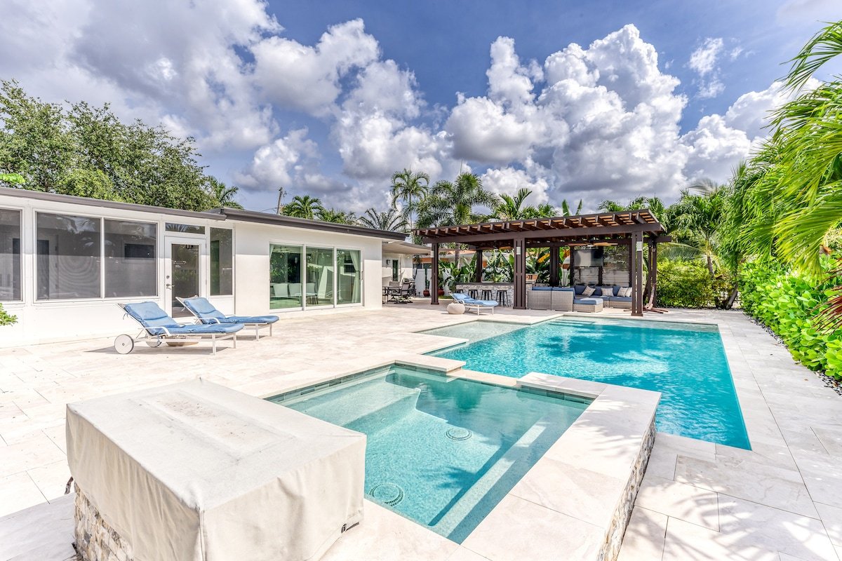 Luxe Waterfront in Gated Community Fort Lauderdale gallery image 4