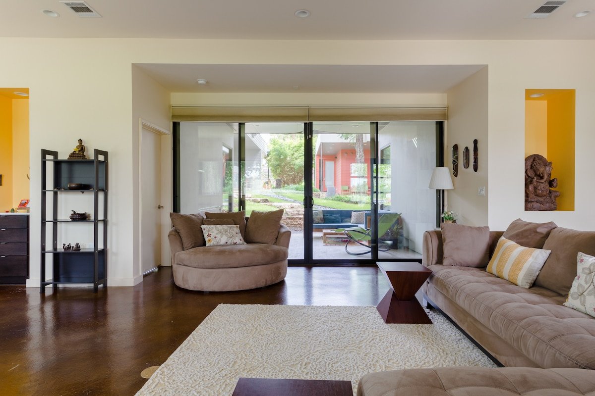 Urban Riverside Retreat Bungalow gallery image 4