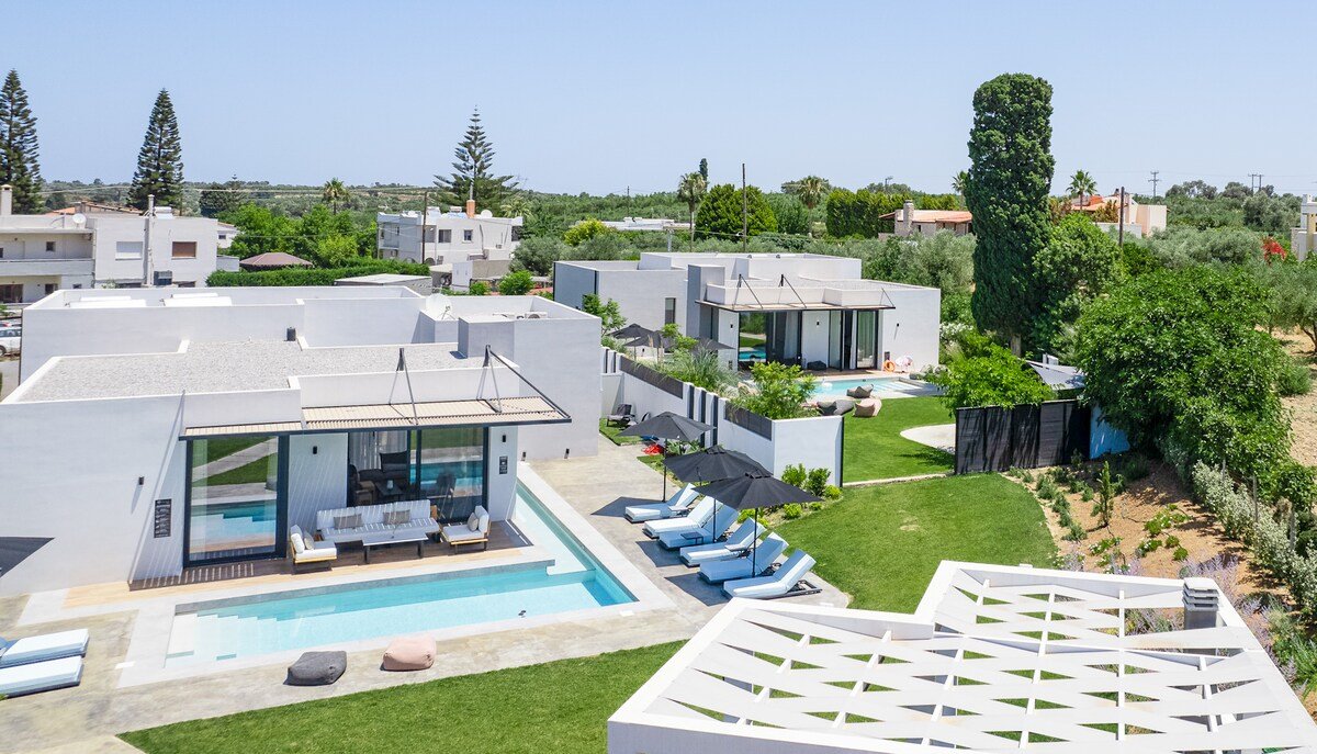 2 Luxury Villas w Nearby Beach! gallery image 2