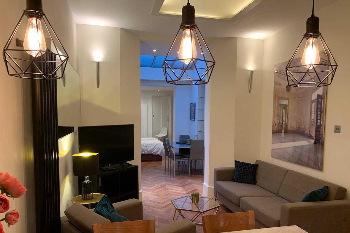 Hyde Park 3bed w/patio seen on House Hunters Int’l gallery image 5