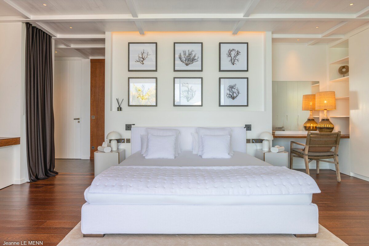 Roxane gallery image 2