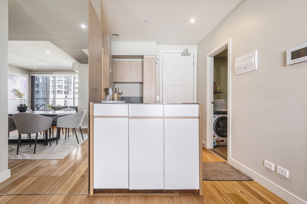 Penthouse style 4brmx4bath apt gallery image 3