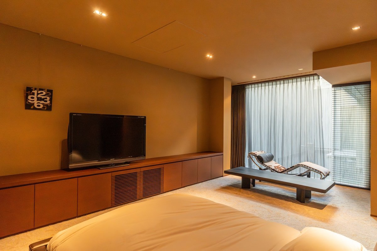 Tokyo Tower View｜500㎡ Designer Villa w/ Sauna gallery image 3