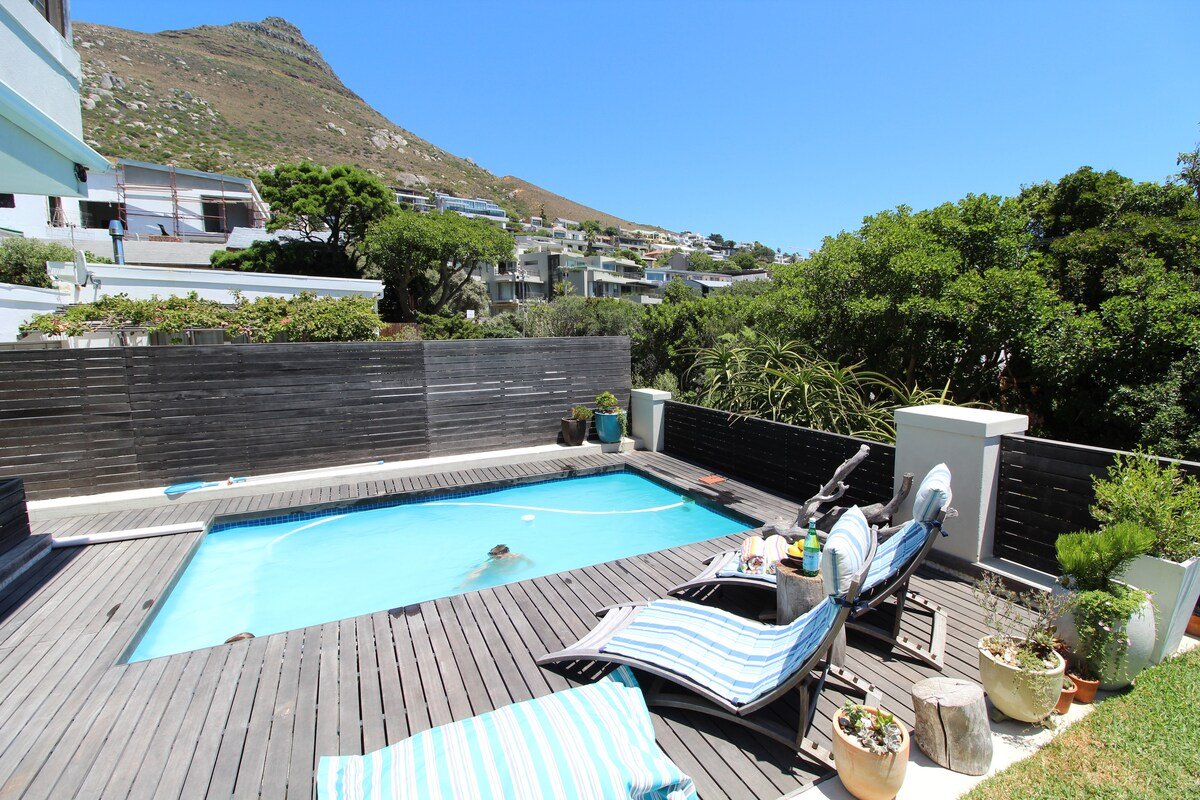 Llandudno Beach Walk. 2 min to beach. gallery image 4