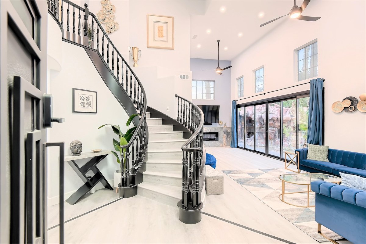 OMG! Wild Oasis! Amazing Pool! Modern Villa! gallery image 4