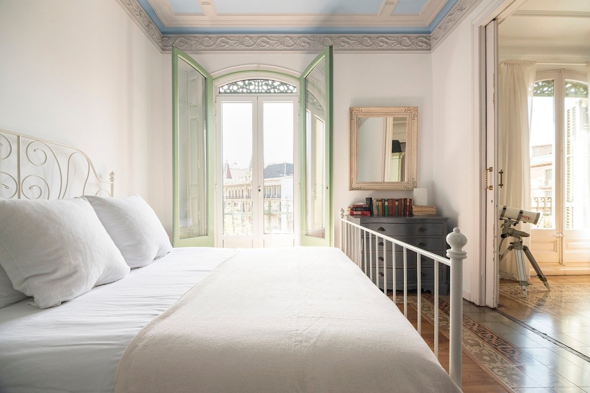 Luxury modernist apartment in the core of the city gallery image 5