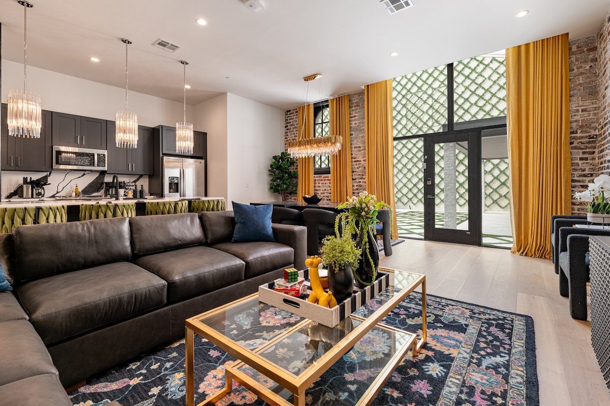 The Avenue 4BR All King Beds Heated Pool gallery image 3