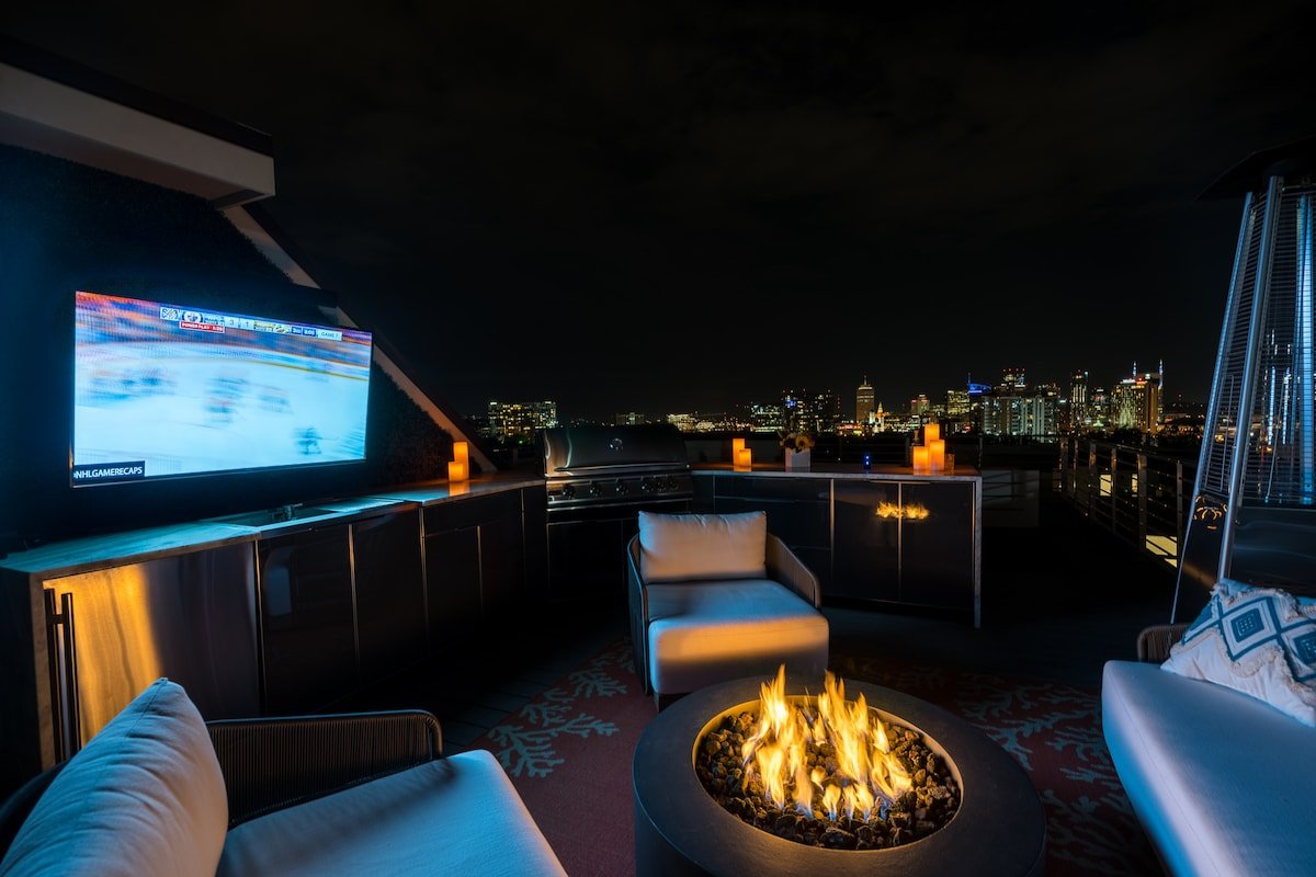 Private Rooftop, Fire Pit, & Downtown Views gallery image 5