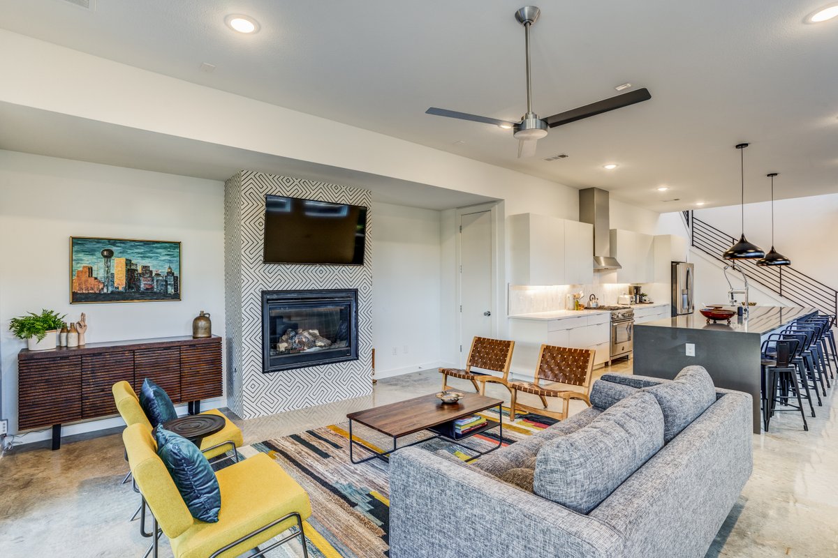 Pool, 4 bedroom modern home in the heart of Dallas