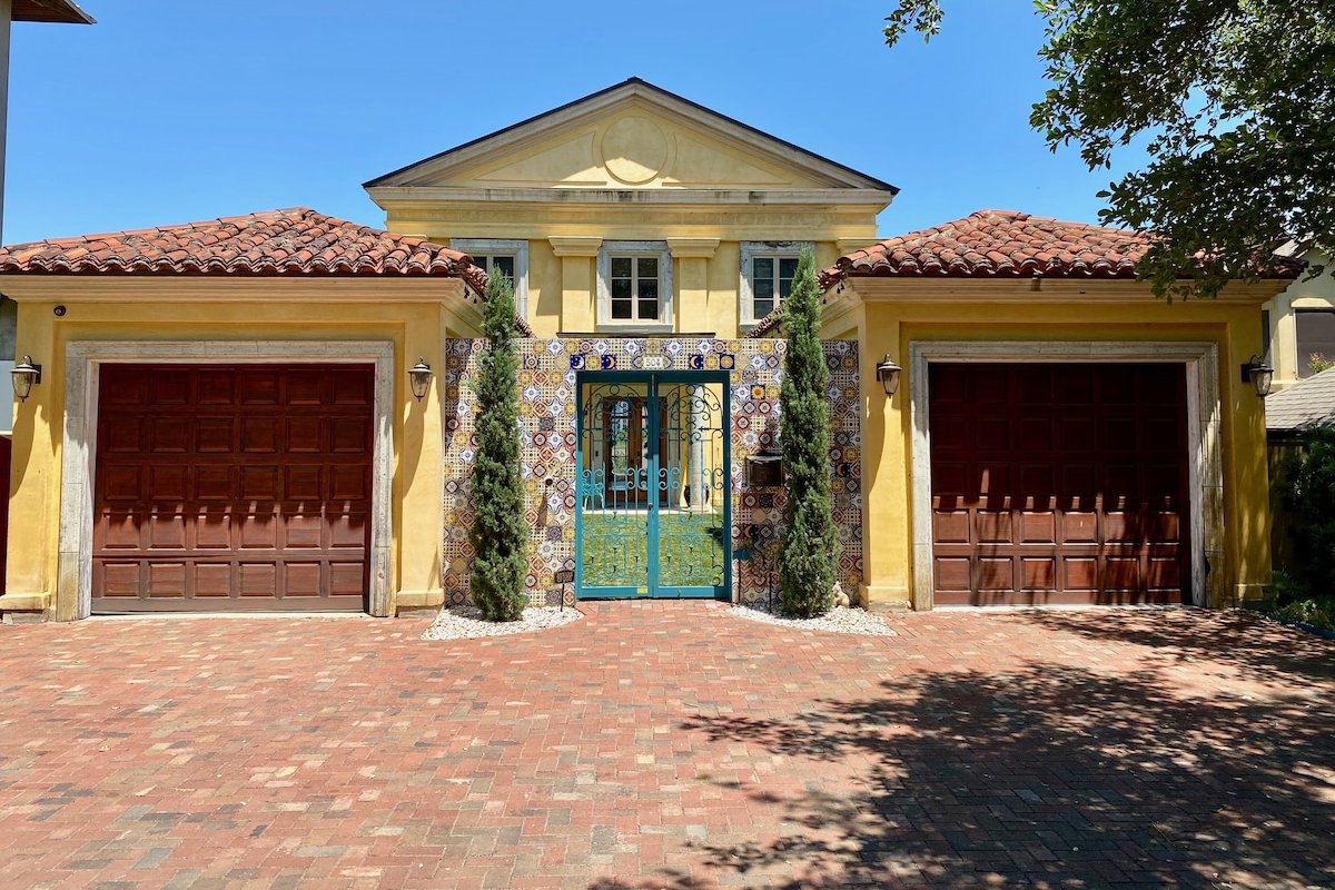 Luxury South Congress Villa with heated pool/spa gallery image 5