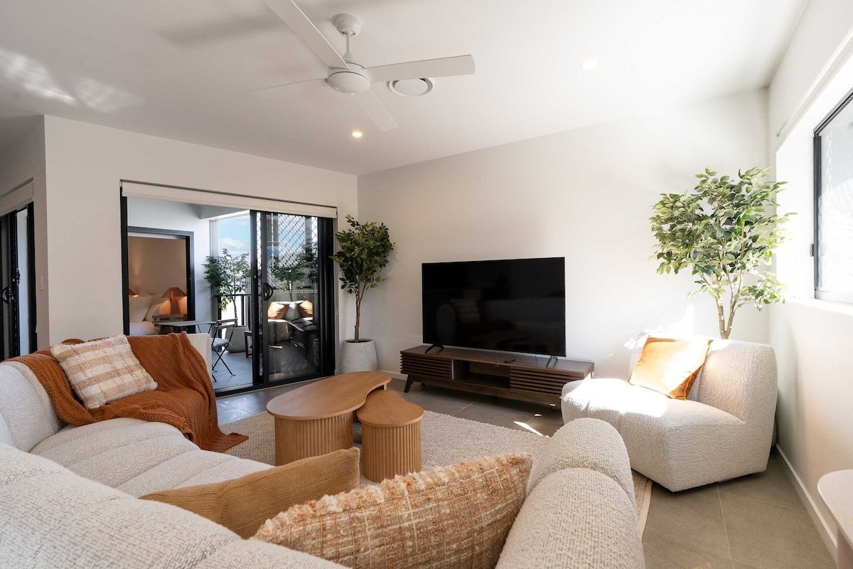 New Spacious/Rooftop/EV/3BD/Shops/parkings gallery image 3