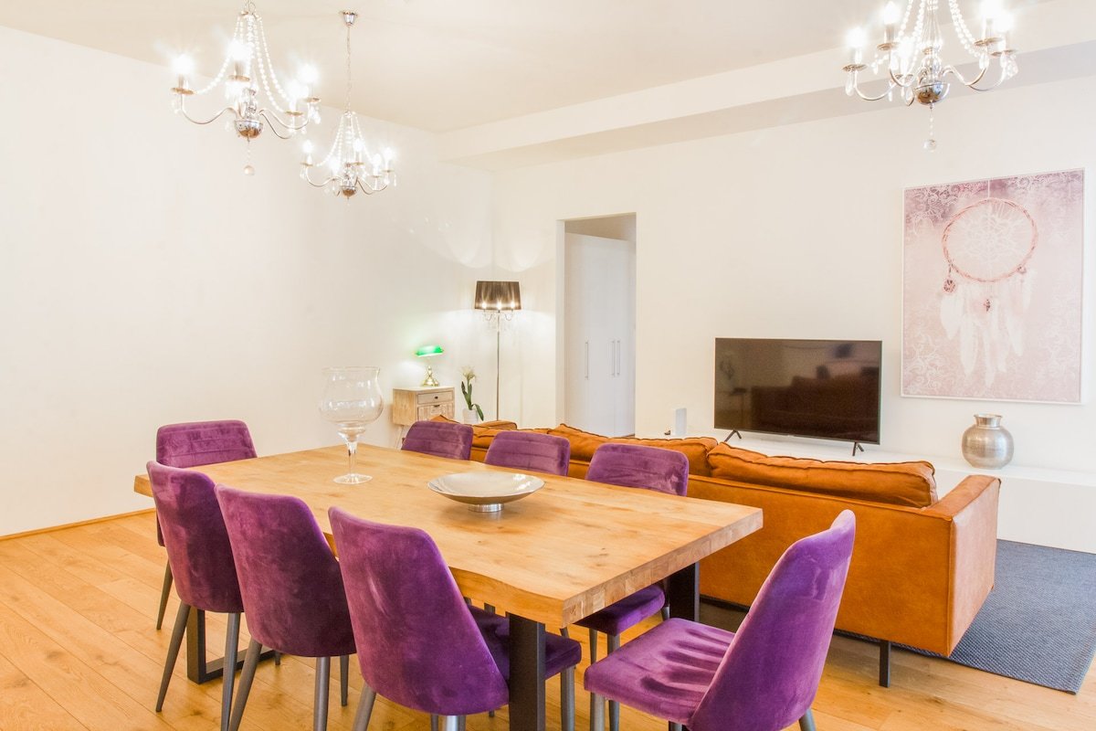 Stunning & Luxury ♛| Walk to Parliament | Balcony☀ gallery image 4