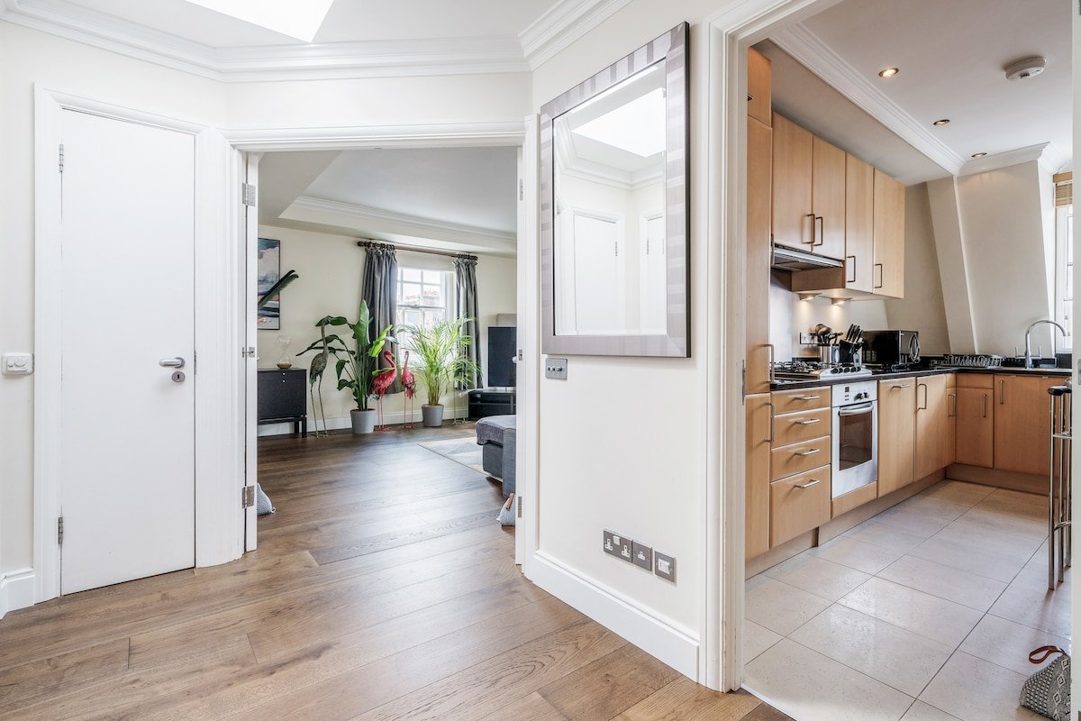 J-Mayfair’s Bellavista PenthouseRooftop Terrace&AC gallery image 4