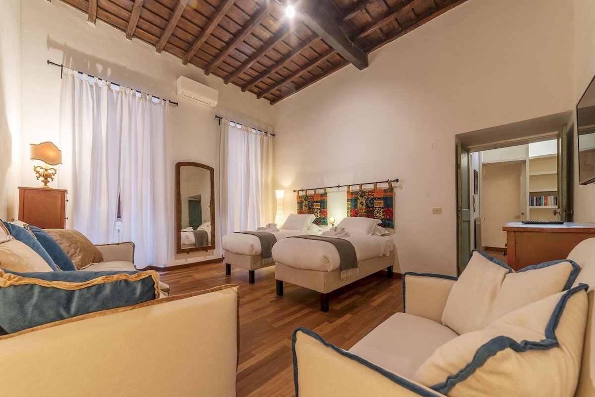 Unique opportunity to live in a Renaissance palace gallery image 4