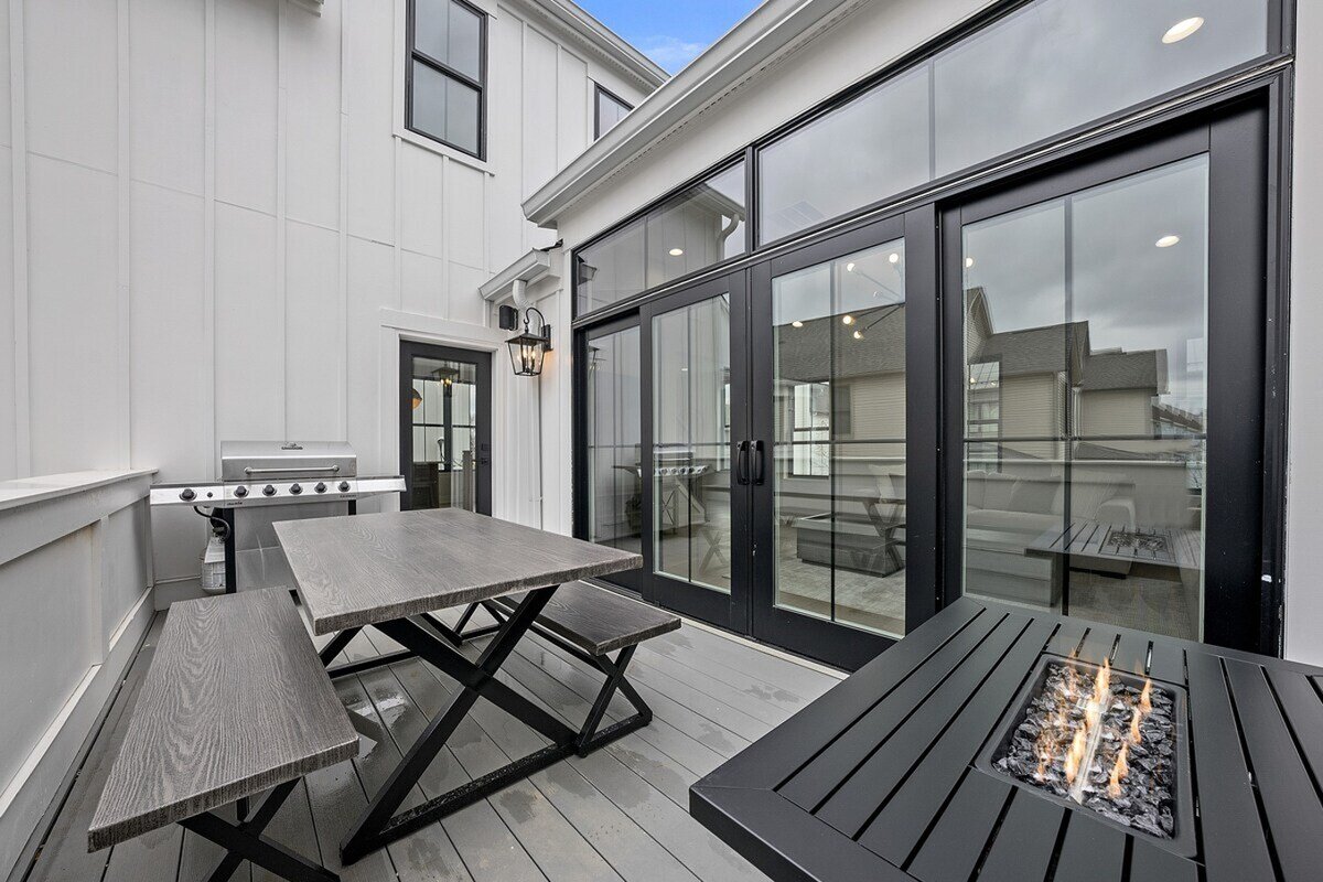 Stunning Italian Village New Build W/ Terrace! gallery image 5