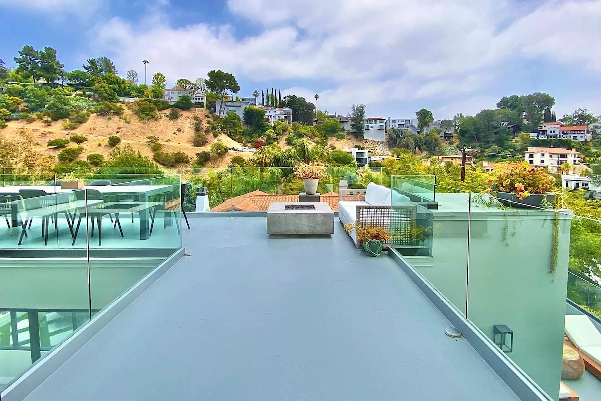 The Hollywood Hills Glass House gallery image 5