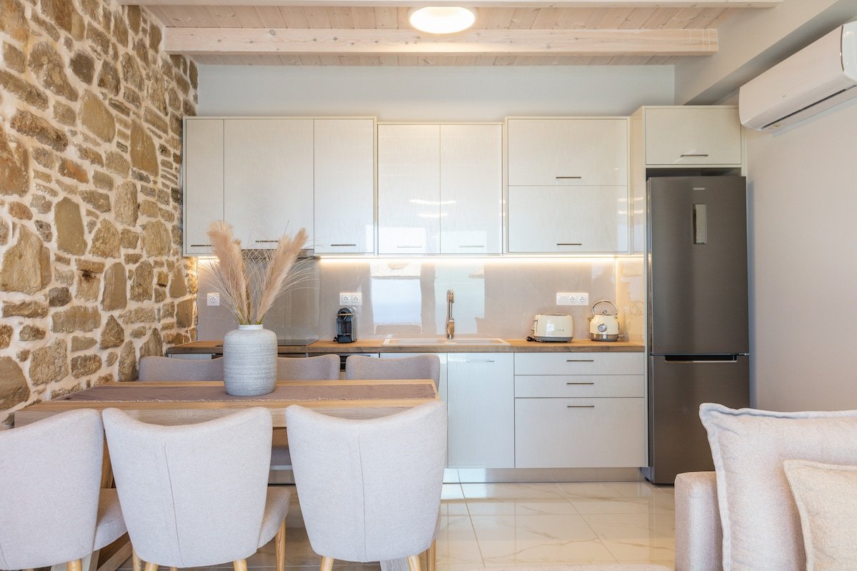 Villa Anemone, pool, sea view, BBQ, luxury, quiet gallery image 4