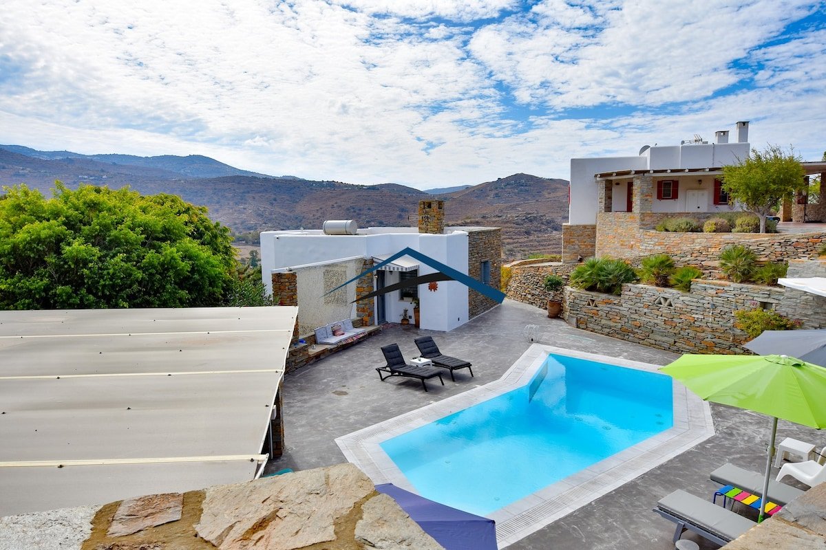 Fantastic villa with a pool and large outdoor area gallery image 4