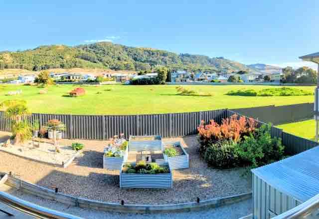 Large Spacious Home. 5 Bdrm Home Near Beach gallery image 3