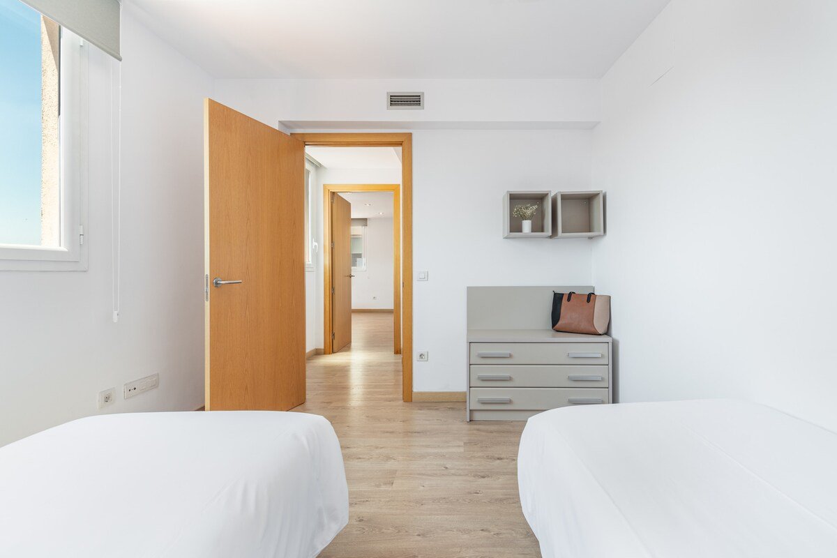 Modern penthouse with terrace near to l’Eixample gallery image 4