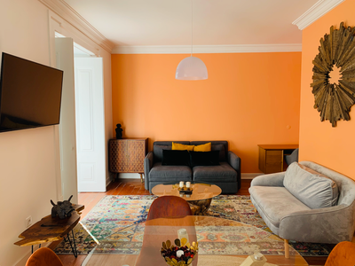 Modern and spacious 5BR in Chiado with parking