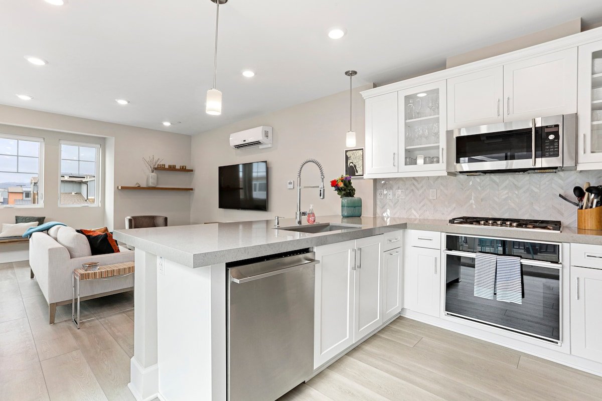 Modern Mission Beach Townhome – 3BR/2BA gallery image 5