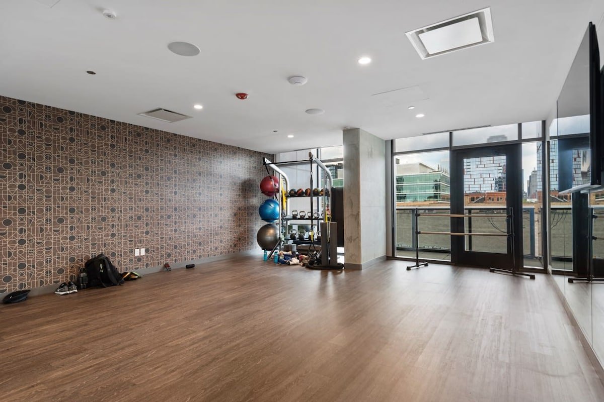 Chic Fulton Market Oasis + Curated Comfort & Style gallery image 5