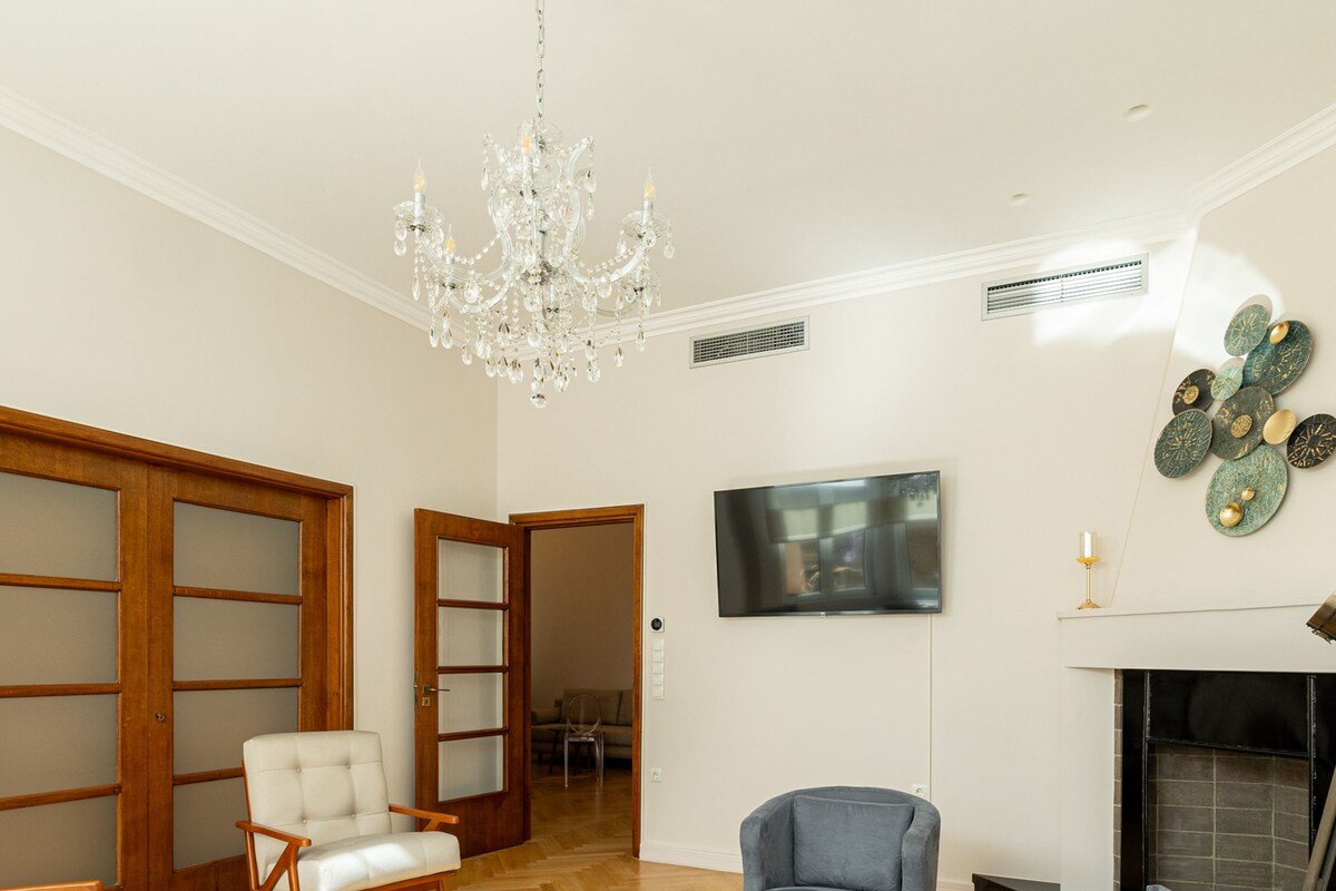 Kolonaki Chic Haven – A Downtown Retreat gallery image 3