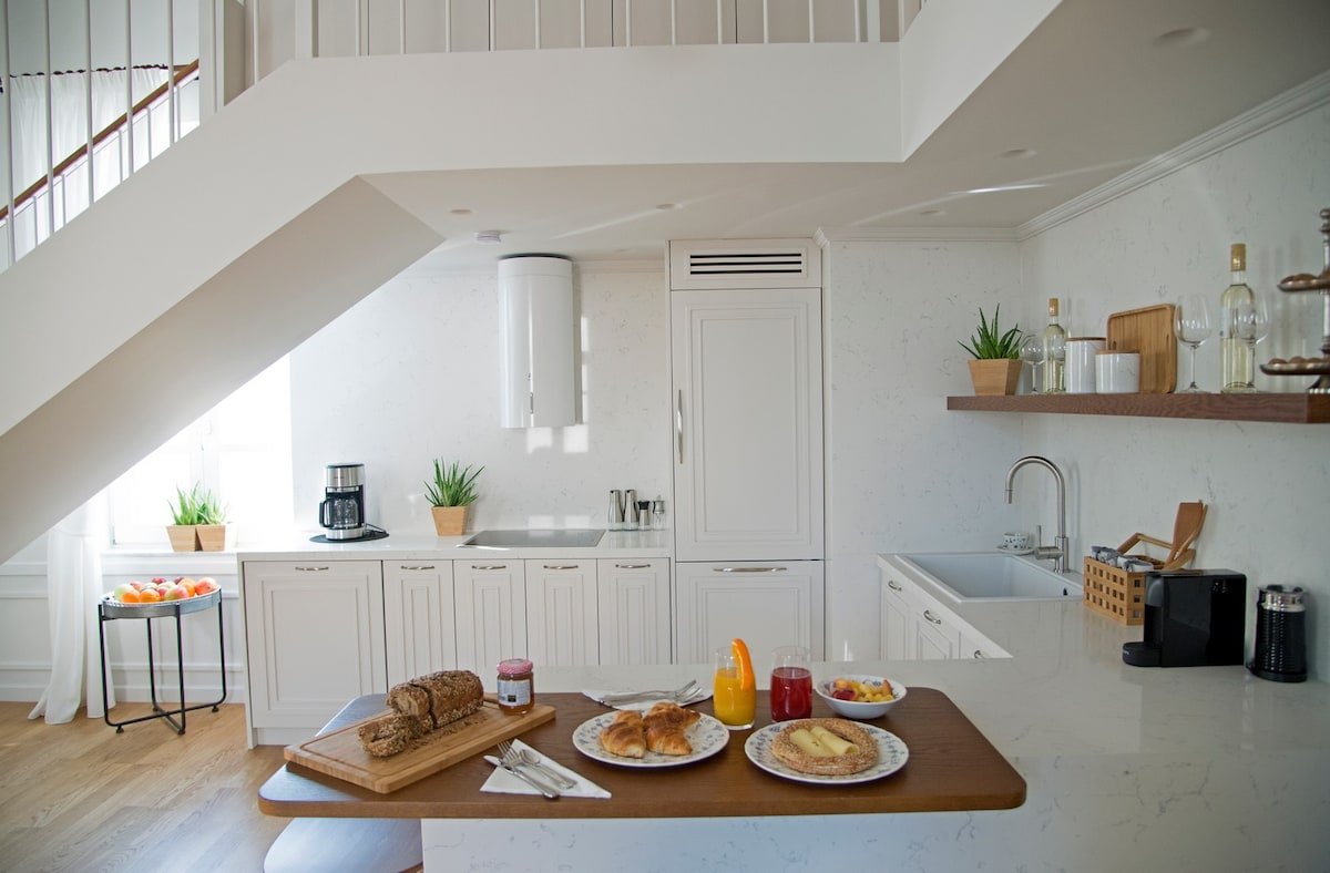 Estate | 9 Bedrooms | 4 Suites | Acropolis View gallery image 4