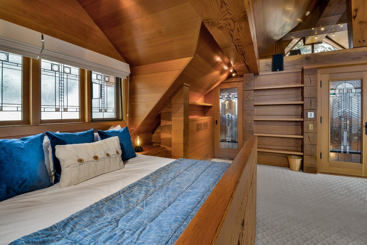 Totem Chalet gallery image 3