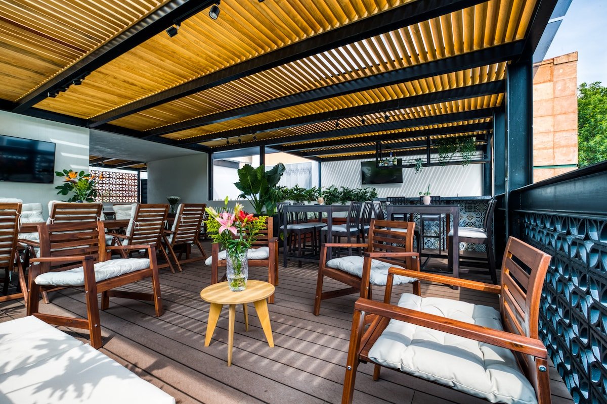 20 Guest Full Condo: 10BR/10BA w/private Rooftop. gallery image 5